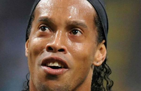 La videollamada de Ronaldinho a la familia de un compañero desde la cárcel - C9N