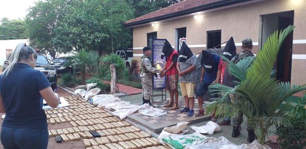 Incautan casi media tonelada de marihuana y detienen a cuatro presuntos narcos