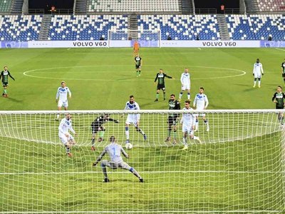 Asociación futbolistas tacha de "vergonzosa" la petición de reducir sueldos
