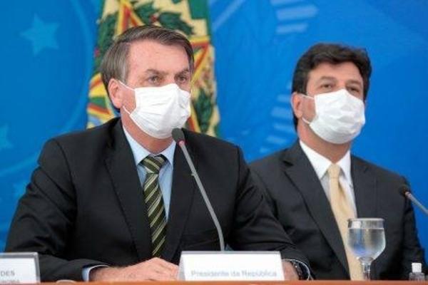 HOY / Brasil llega a 553 muertes por coronavirus en medio de polémica entre Bolsonaro y su ministro de Salud