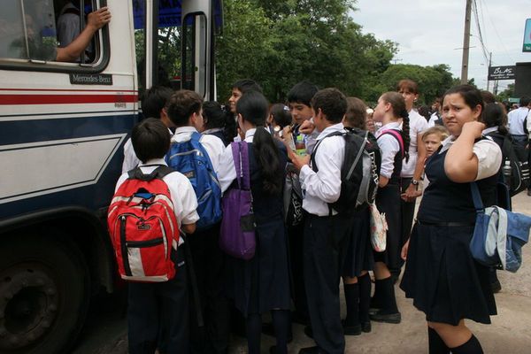 Colegios privados dejarían a 30.000 maestros en la calle