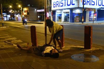 Dan de alta a herido por arma blanca y se desvanece camino a su casa - Nacionales - ABC Color