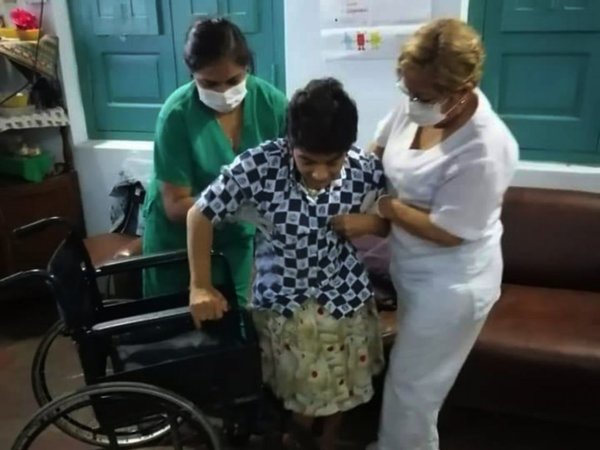 Tecnología ayuda a enfrentar la soledad en hogares de ancianos