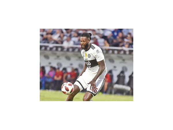 Para Marco Trovato, Adebayor seguirá en el Franjeado