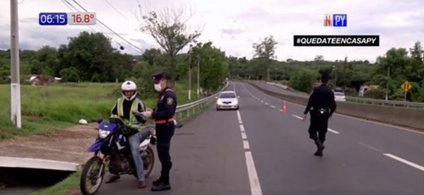 Inconscientes aprovechan escaso control en ruta para viajar | Noticias Paraguay