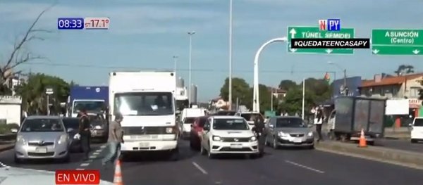 ¡Inadmisible! Largas filas de vehículos sobre la Transchaco | Noticias Paraguay