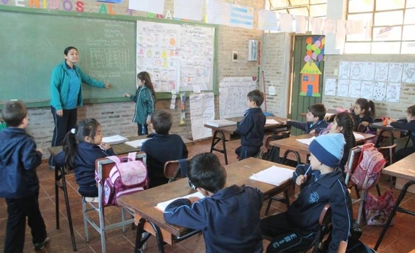 HOY / Escuelas deben ser el último eslabón en reanudar actividades, estima analista
