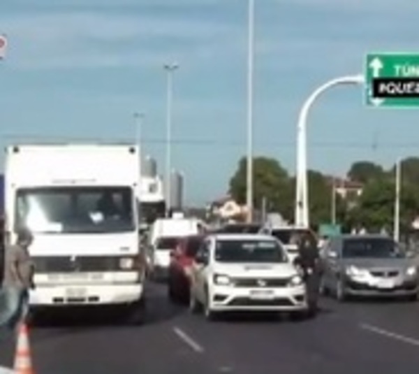 ¡Inadmisible! Largas filas de vehículos sobre la Transchaco - Paraguay.com