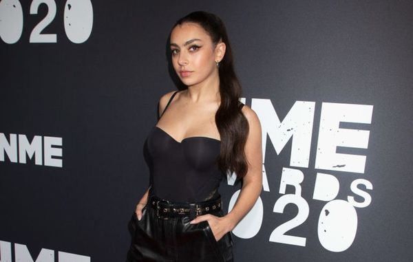Charli XCX anuncia un disco inspirado y grabado durante el confinamiento - Música - ABC Color