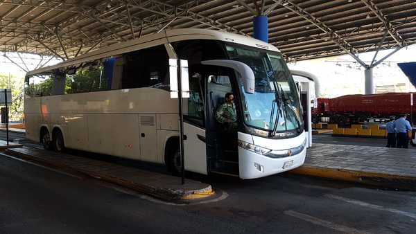 11 paraguayos que ingresaron por el Puente de la Amistad serán trasladados a Asunción