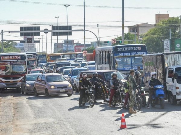 Impresionante fila de coches sobre la Transchaco