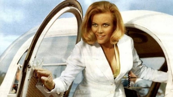 HOY / Muere la actriz Honor Blackman, "chica Bond" y estrella de Los Vengadores