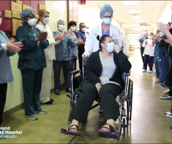 Venció al Covid -19 y recibió su alta con aplausos de todo el hospital