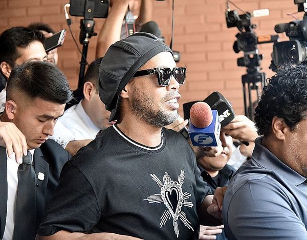 Ronaldinho y su hermano acuden hoy al Juzgado - Nacionales - ABC Color