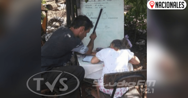 Reciclador haciendo las tareas con su hija conmueve en las redes