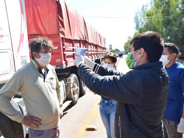 Villarrica: Larga fila de vehículos a causa de avivados