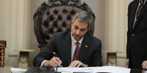 EJECUTIVO DECRETA ASUETO PARA EL MIÉRCOLES SANTO CON VIGENCIA DE RESTRICCIONES DE DESPLAZAMIENTO