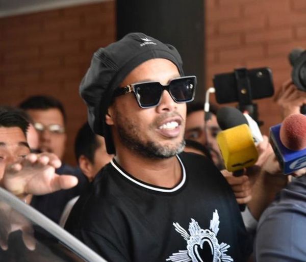 Fiscalía ya no se opone al arresto domiciliario de Ronaldinho - Nacionales - ABC Color