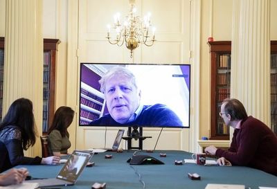 Johnson sigue estable en la UCI mientras aumentan los muertos en Reino Unido