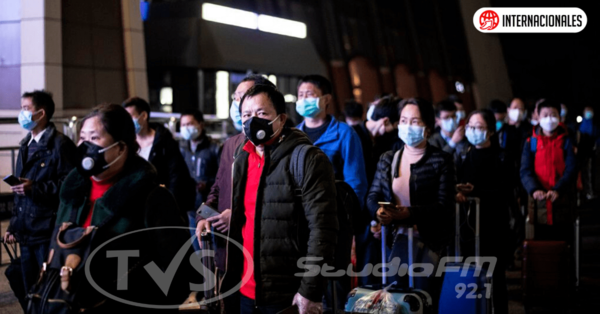 Miles de pasajeros abandonan Wuhan tras el fin del confinamiento
