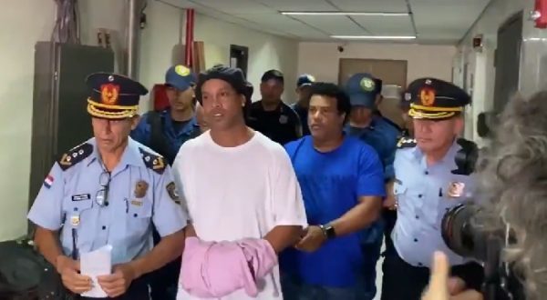 Ronaldinho irá a un hotel luego de depositar USD 1.600.000