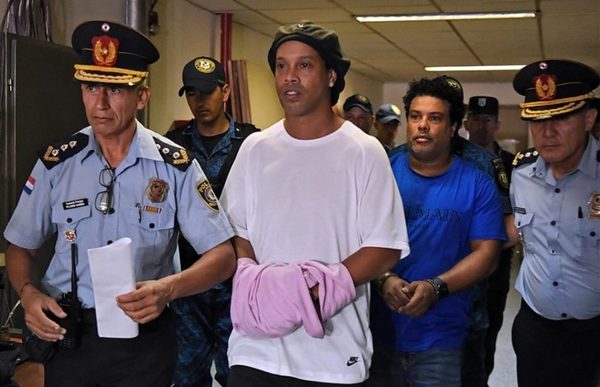 Ronaldinho y su hermano cumplirán prisión domiciliaria en un hotel de Asunción | Noticias Paraguay