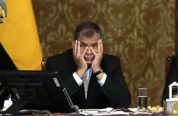 Expresidente de Ecuador condenado a 8 años de cárcel