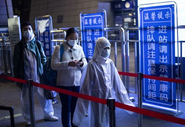 Miles de personas abandonan Wuhan tras el fin del confinamiento - Mundo - ABC Color