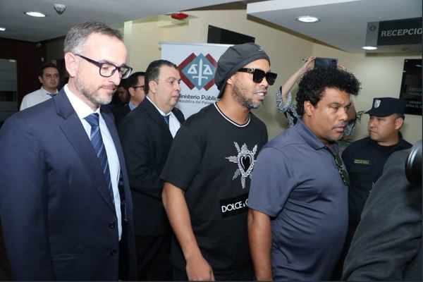 Ronaldinho Gaúcho y su hermano, con prisión domiciliaria en un hotel de Asunción - RCC
