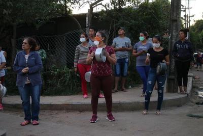 “Cacerolazo” en el bañado por falta de asistencia del Gobierno - ADN Paraguayo