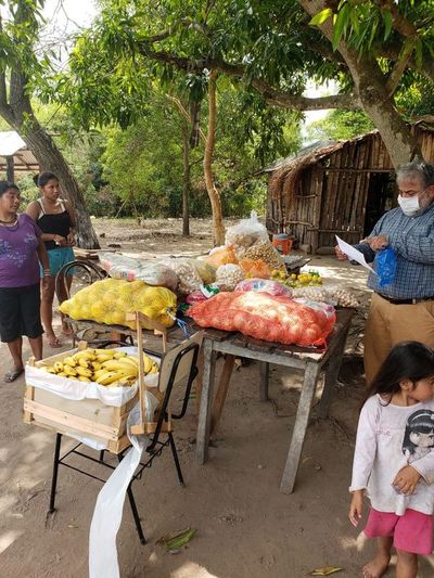 Voluntarios organizan ollas populares en asentamientos y comunidades indígenas - Nacionales - ABC Color