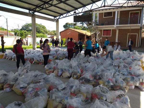 En Ayolas, entregan kits de alimentos a padres de estudiantes - Nacionales - ABC Color