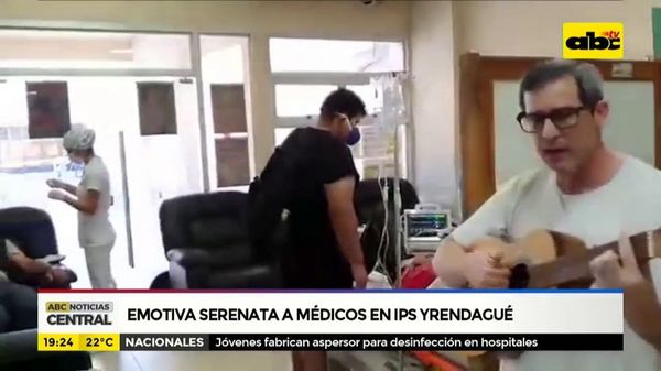 Emotiva serenata a médicos en IPS Yrendague - ABC Noticias - ABC Color