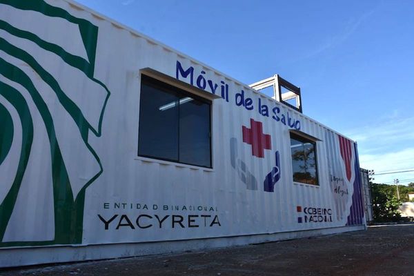 Entregan consultorios móviles equipados al hospital de Limpio