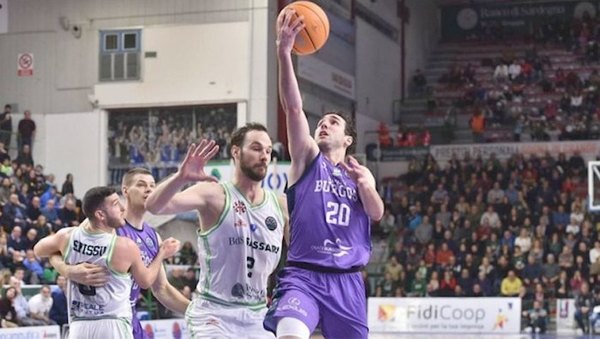 Tanos declararon so’o su torneo de básquet | Crónica