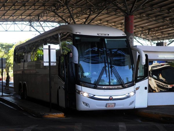 Otro grupo de paraguayos ingresaron al país y 13 esperan una autorización