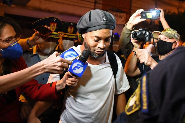 Ronaldinho pagó con dinero de un banco de Suiza para salir de la cárcel