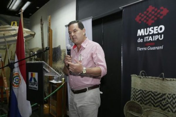 Gana G. 30 millones en Itaipú y su hijo es beneficiario de Ñangareko