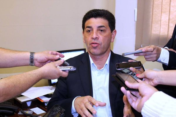 Senador Ríos critica burocracia en asistencia a sectores vulnerables