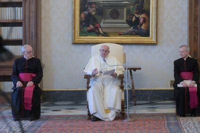 El papa critica a quien hace negocio con los necesitados durante la pandemia - Mundo - ABC Color