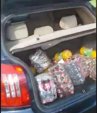 Esquivó a un motociclista, volcó y robaron toda su mercadería