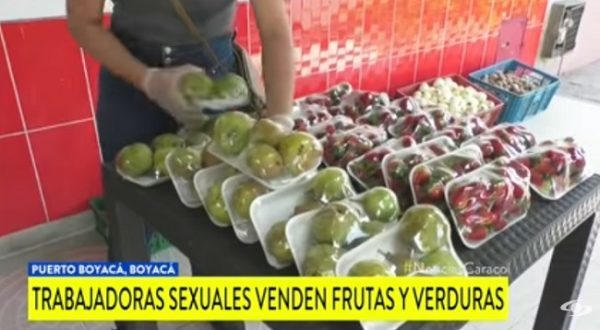 Trabajadoras sexuales ahora venden frutas y verduras