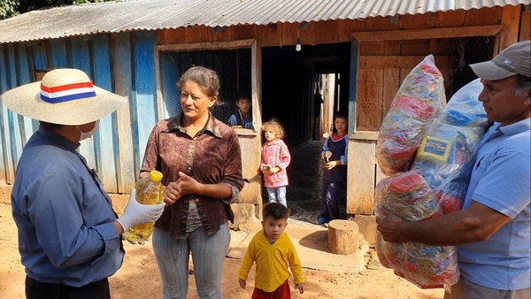 Ganaderos entregan viveres y carne a familias de San Alfredo