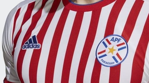 HOY / La selección cambiará la marca de las tres rayas