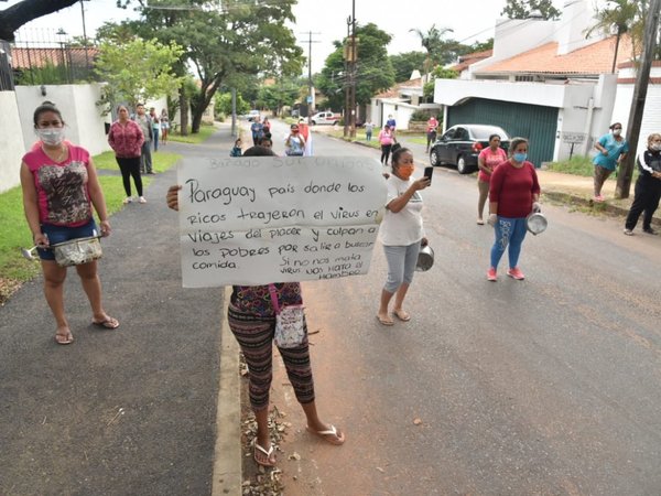 Protestan por falta de subsidio y van hasta la casa de Mario Abdo