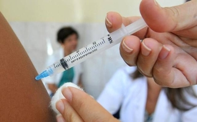 HOY / Vacuna contra la influenza protege contra tres cepas, privados también la ofrecen