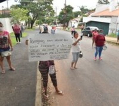 Coronavirus Pobladores van hasta la casa de Marito y exigen subsidio - Paraguay.com