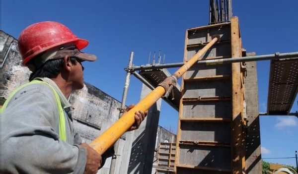 HOY / Analizan levantar ciertas restricciones tras Semana Santa: construcción, comercios y gastronomía, en la mira