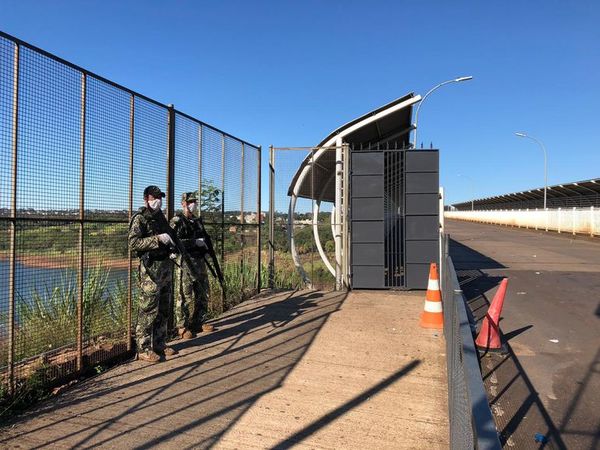Bloquean acceso peatonal del Puente de la Amistad - ABC en el Este - ABC Color