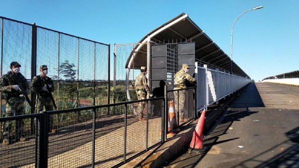 Covid-19: Puente de la Amistad ahora tiene portón | Noticias Paraguay